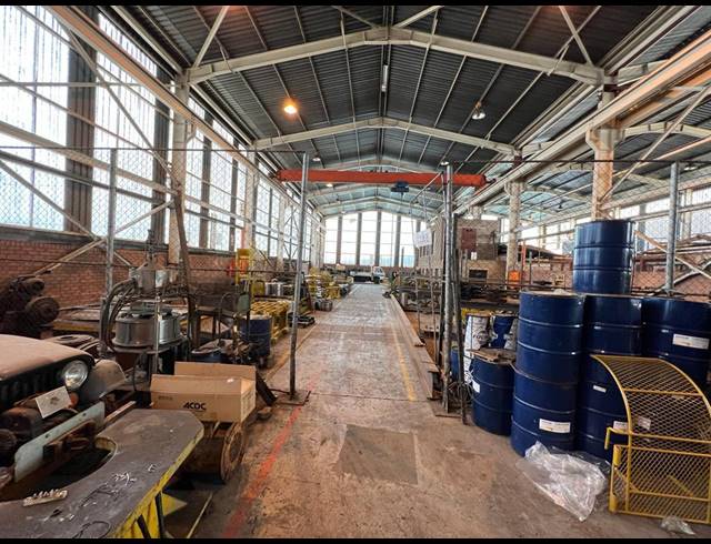 2,152M² WAREHOUSE FOR SALE IN DRIEHOEK